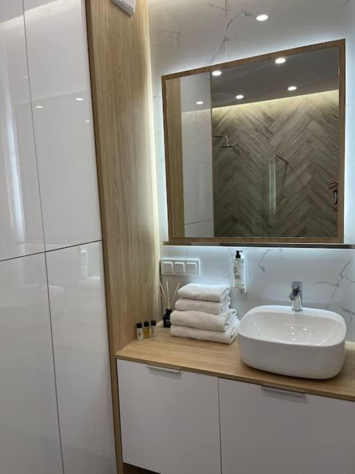 Forum Wola Fine Apartment 바르샤바 외부 사진